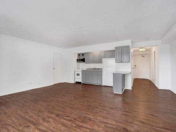 5th image of 3100 N Lake Shore Dr APT 413
