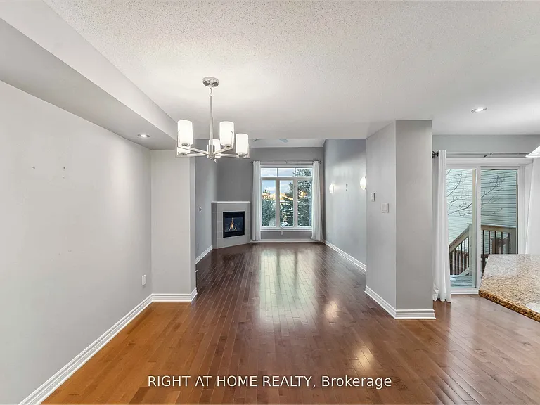 130 Tandalee Cres — Photo 8