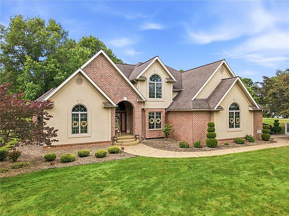 2nd image of 982 Lexington Dr
