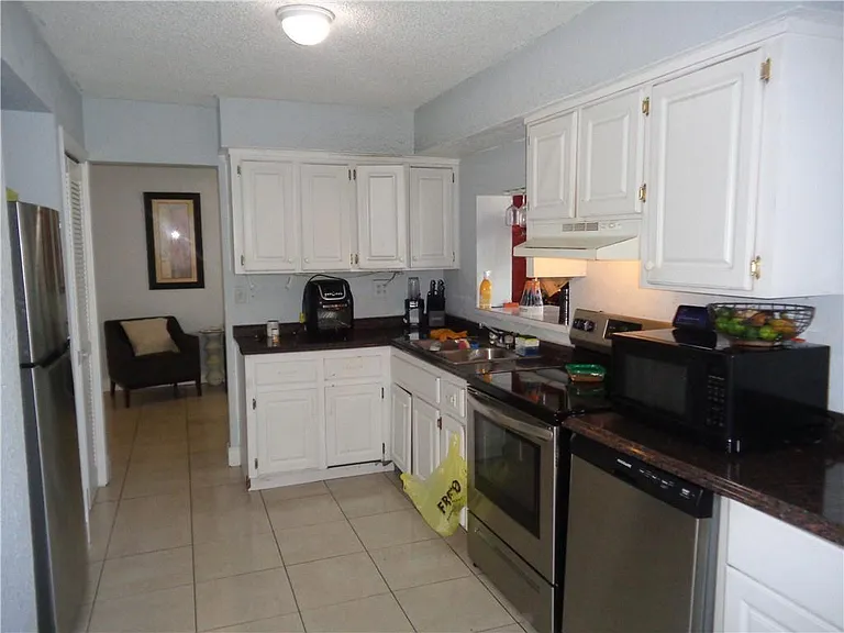 9571 Sunset Strip — Photo 3