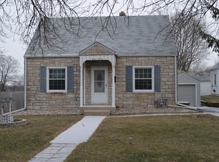 W163N8512 Arthur Ave, Menomonee Falls, WI 53051