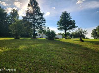 185 McCormick Ln, Harriman, TN 37748