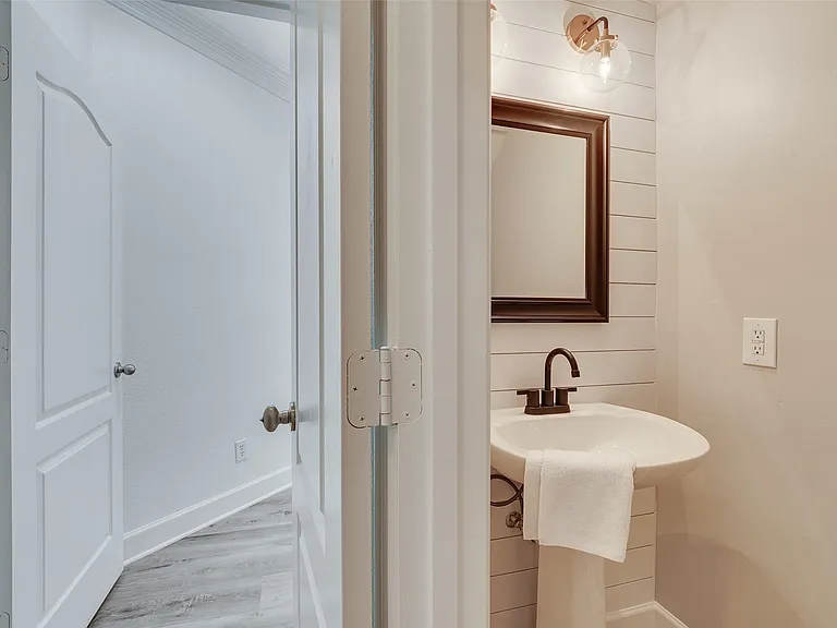 4411 Voyager Dr — Photo 7