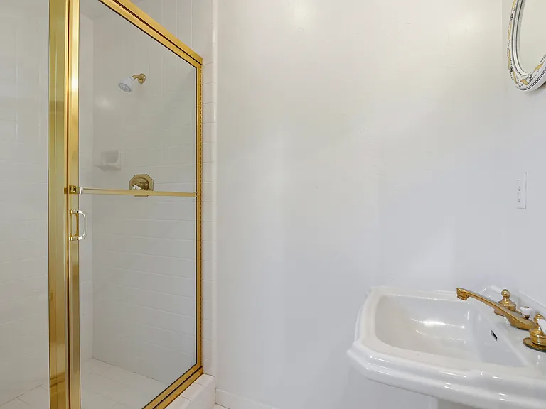 1825 White Oak Dr — Photo 27