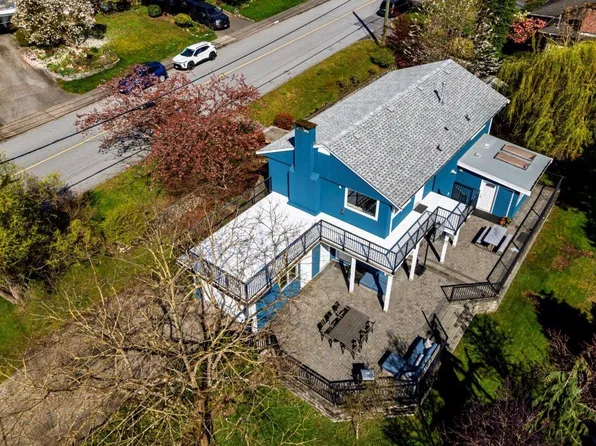 2094 Viewlynn Dr, North Vancouver, BC V7J 2W8