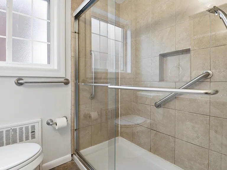 6237 Benneville St #1 — Photo 14