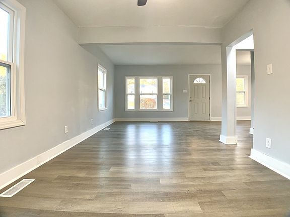 3rd image of 1008 Ridgecrest Dr