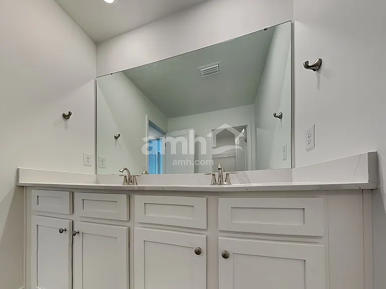 416 Armstrong Curv — Photo 16