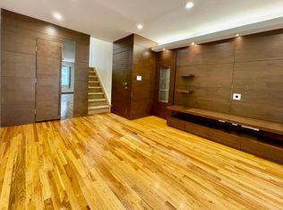 17-28 215th St FLOOR 2, Bayside, NY 11360