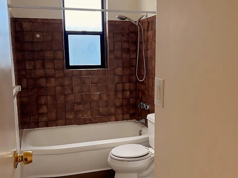 2357 W Plymouth St #16 — Photo 5