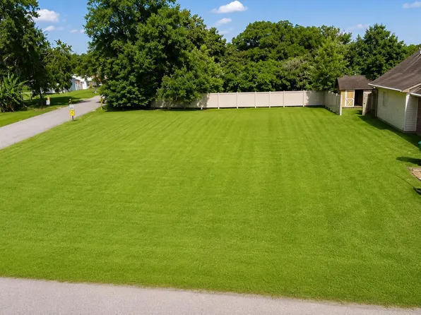 801 Flambant Dr, Broussard, LA 70518