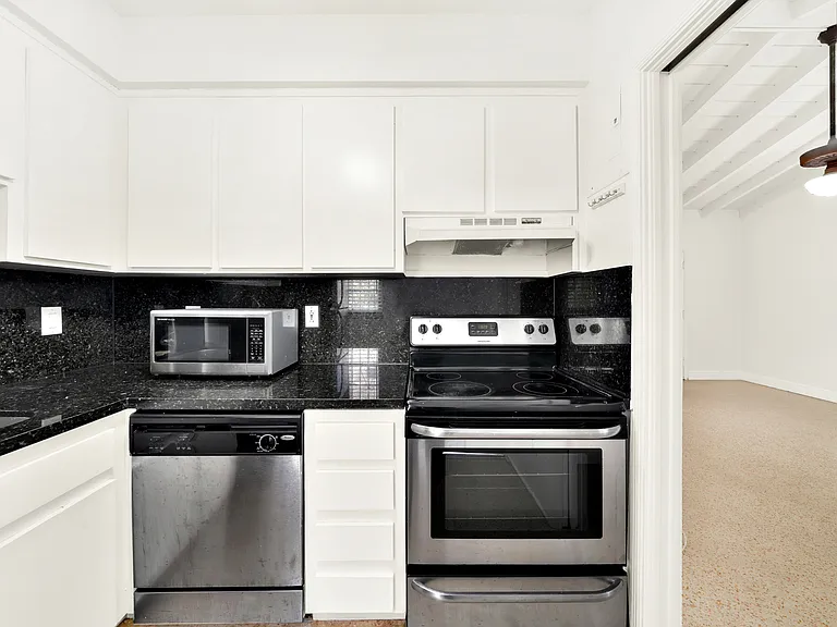 330 Madeira Ave #1 — Photo 9