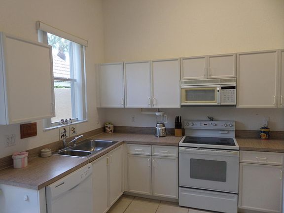 5th image of 4737 Carlton Golf Dr