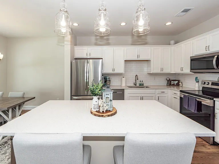 121 Hawthorne Landing Dr — Photo 11