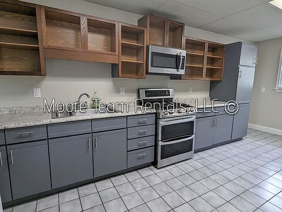 2nd image of 27 Turnabout Ln #101-A