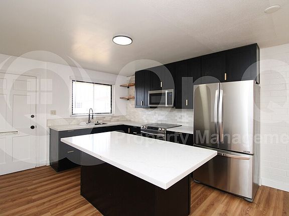 3rd image of 7129 W Meadowbrook Ave