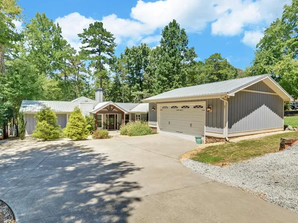 47 Landing Ct, Hartwell, GA 30643