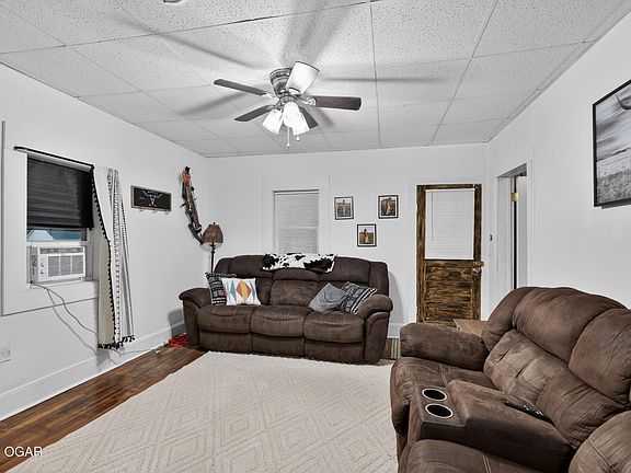 4th image of 303 Ballard St