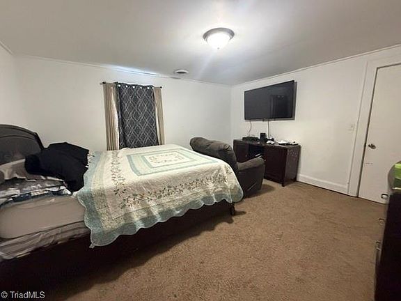 5th image of 303 Aycock St