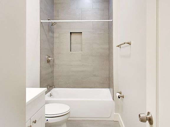 5th image of 5139 N Clark St #2
