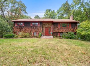 11 Cobblestone Rd, Bloomfield, CT 06002