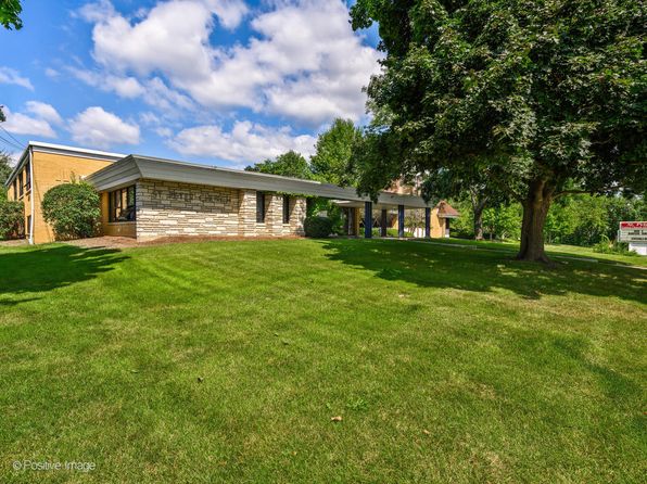 47 Church St, Lake Zurich, IL 60047
