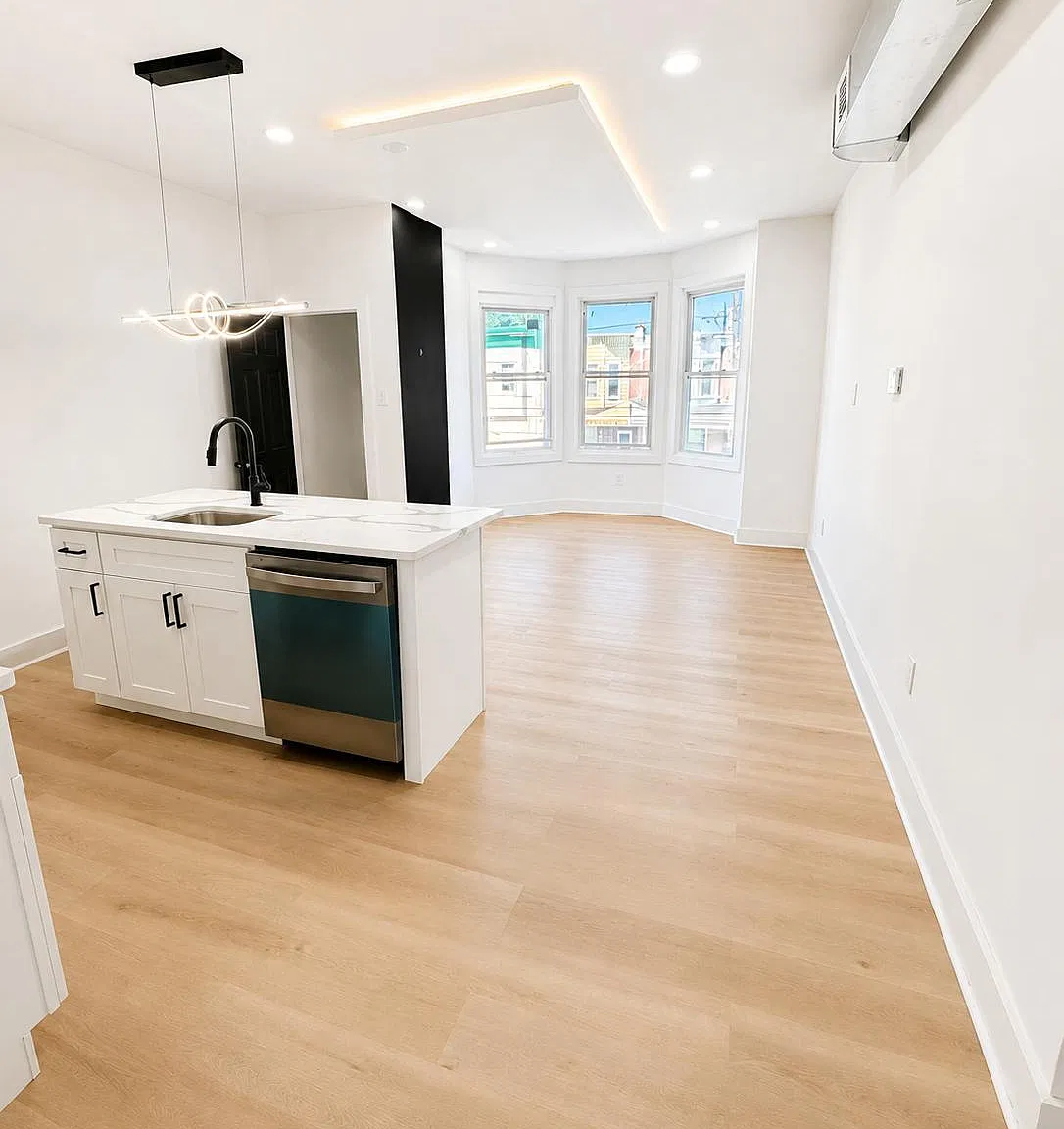 2 bed, 1.5 bath, 900 sqft, $1,500 — Photo 2