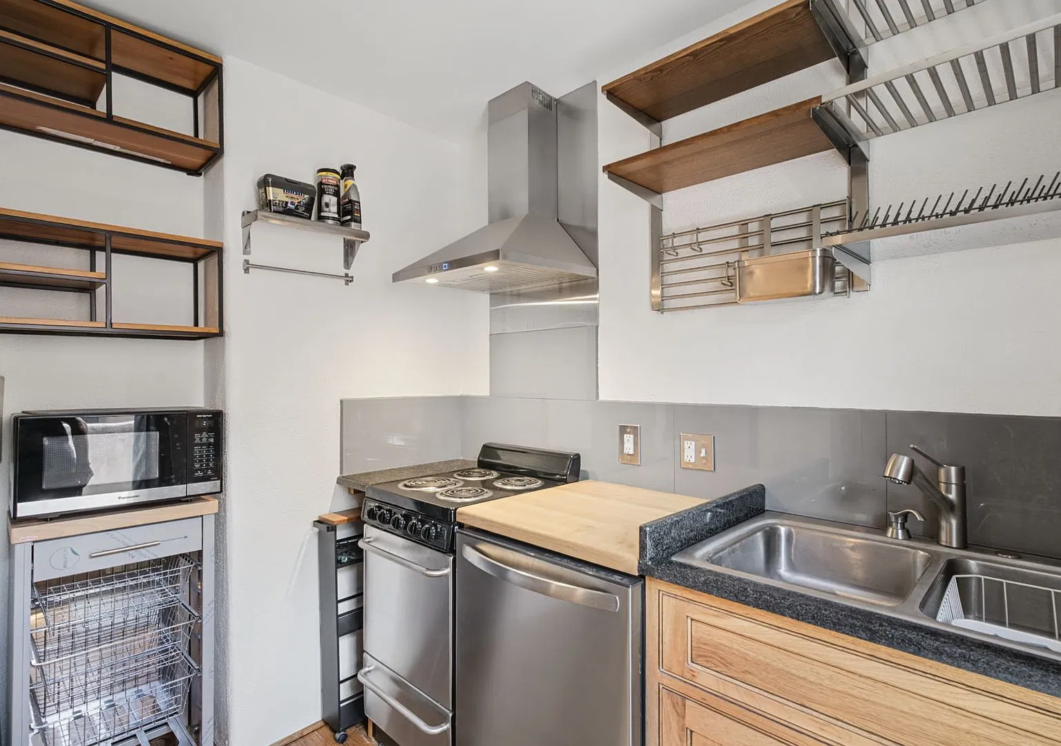 626 B Gomez — Photo 3