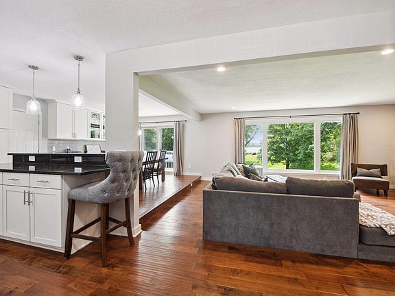 4th image of 5825 Jonquil Ln N