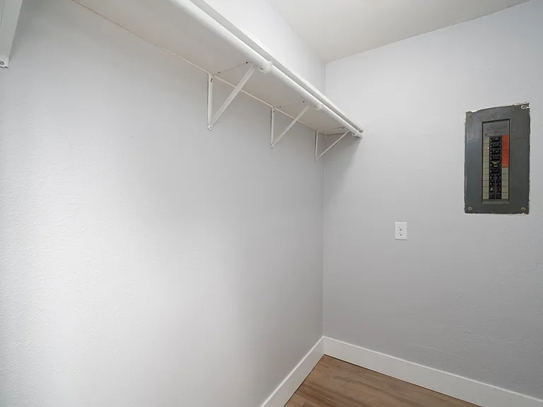 Columbia Court Apartments — Photo 44