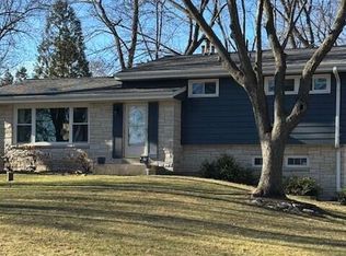 4625 N 158th St, Brookfield, WI 53005
