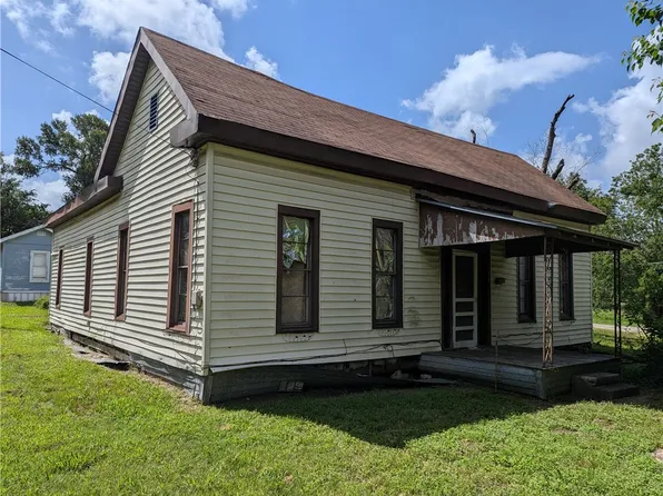 210 S Leon St, Groesbeck, TX 76642