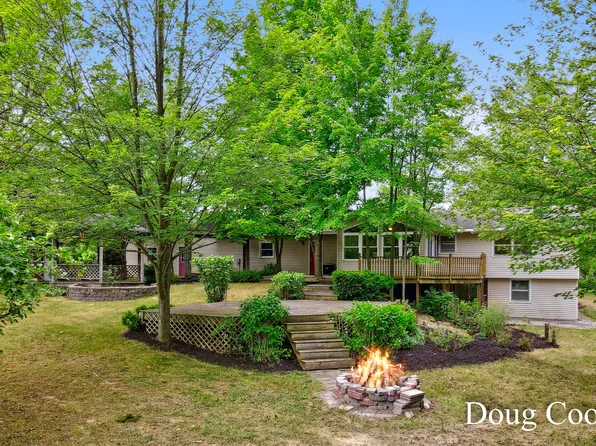10574 88th Ave, Allendale, MI 49401