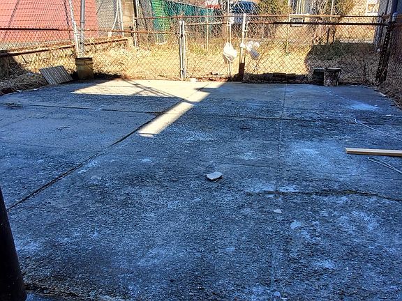 4th image of 1227 E 222nd St