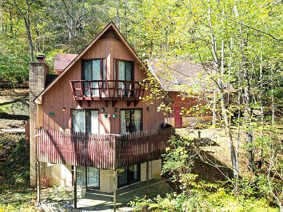 2nd image of 306 Chalet Hl