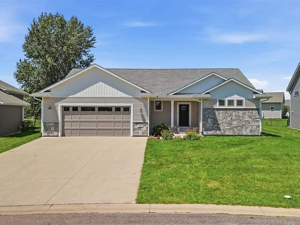 1st image of 820 Fieldcrest Dr