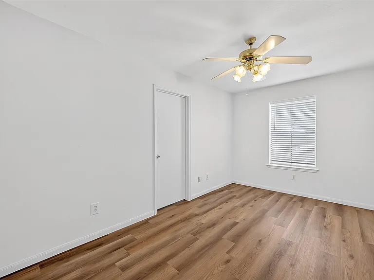 8366 Golf Green Cir — Photo 21
