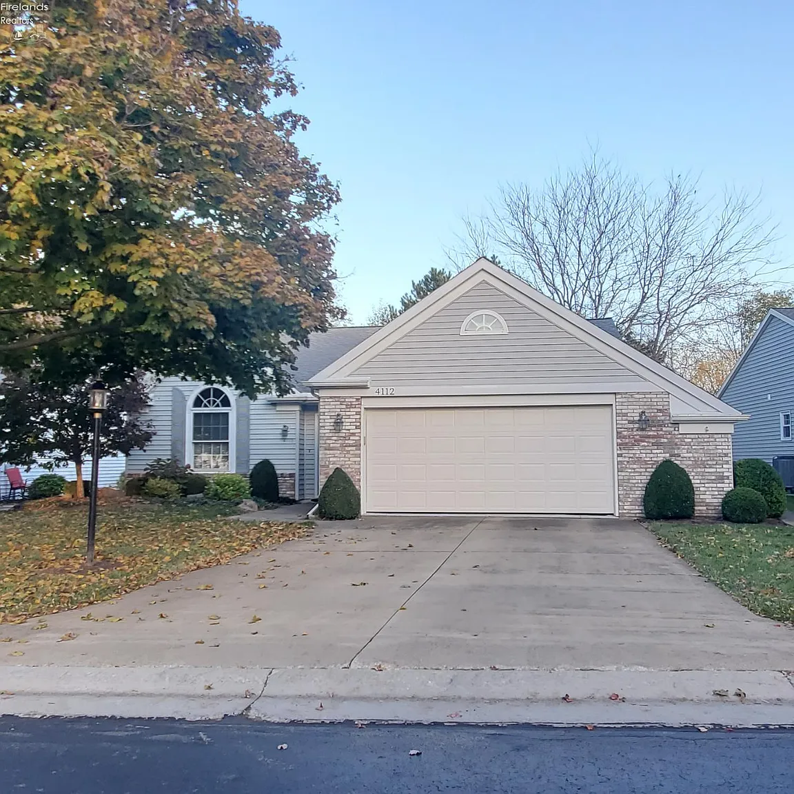 4112 Woodridge Dr photo 1