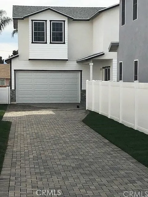 4 bed, 3.5 bath, 2200 sqft, $5,850 — Photo 2