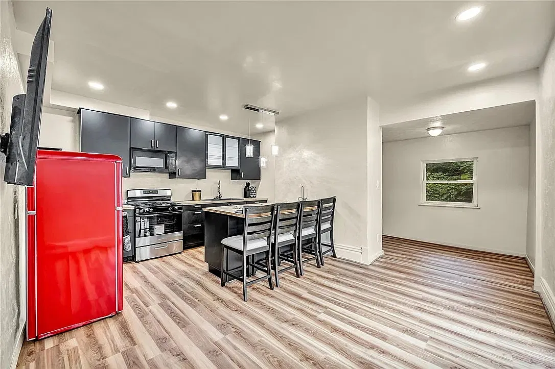 4 bed, 1733 sqft, $2,000 — Photo 4