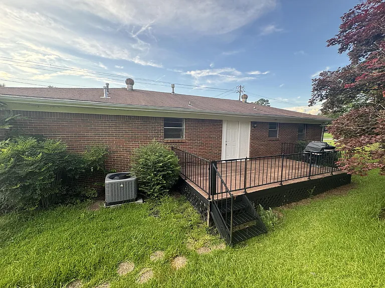 1700 Battle St W — Photo 12