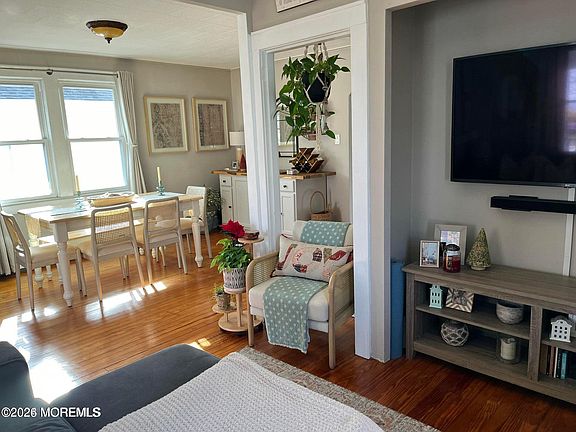 4th image of 1236 Maplewood Road