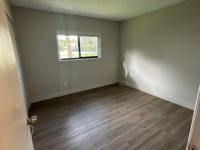 450 Palm Cir W #103 — Photo 8