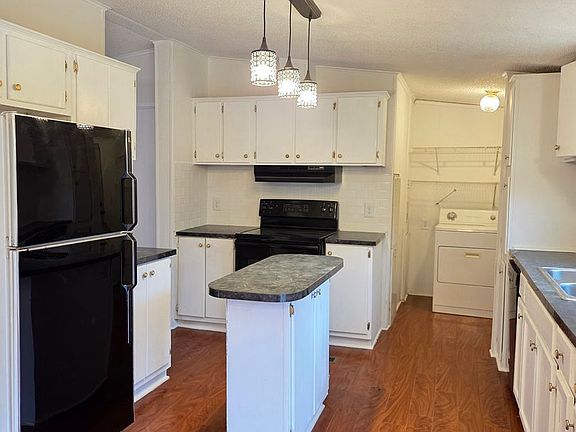 5th image of 1027 Monterey Dr