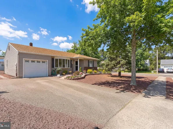 13 Thornton Rd, Toms River, NJ 08757