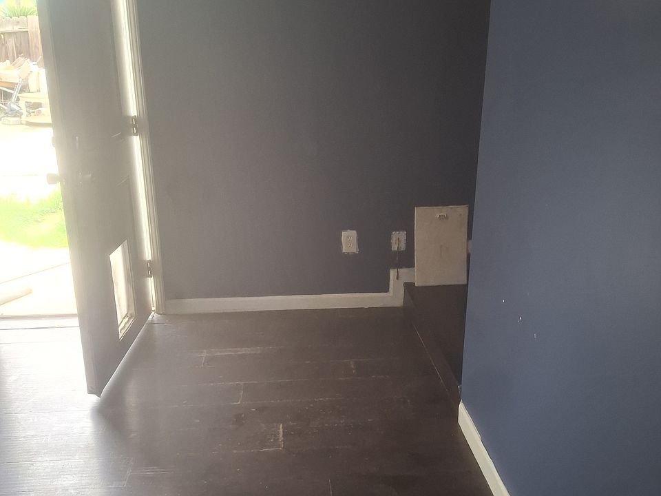 1st image of 18 Montrose St