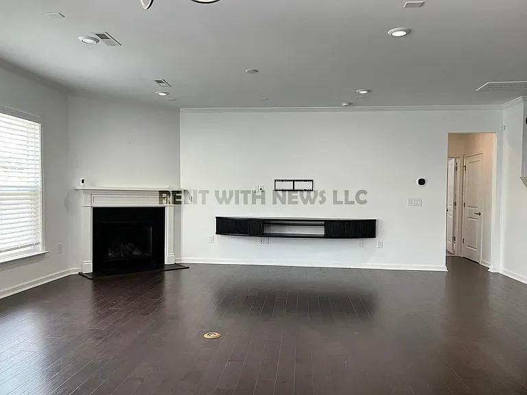 2608 Jazzy St — Photo 6