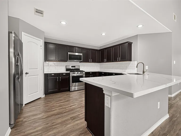 6014 Namika St — Photo 13