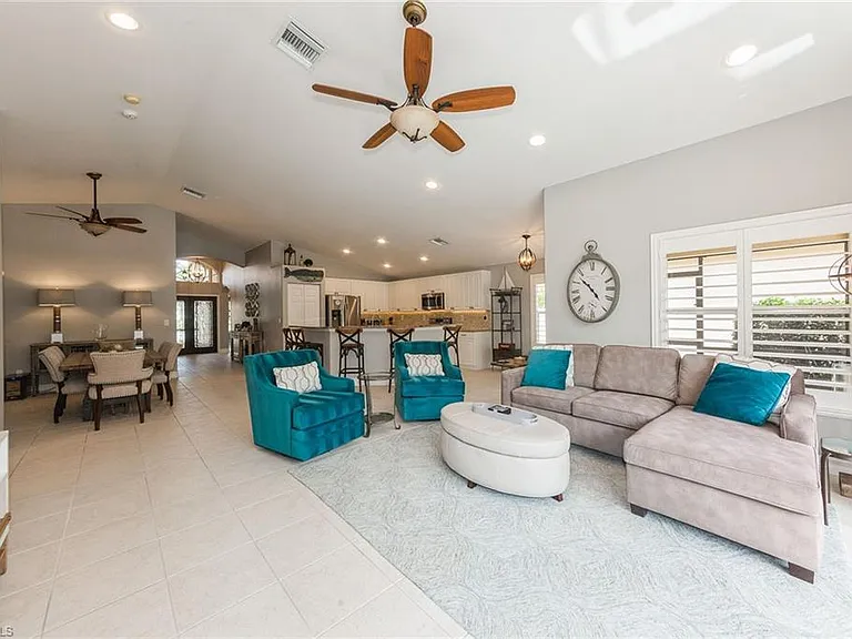 2438 Butterfly Palm Dr — Photo 3