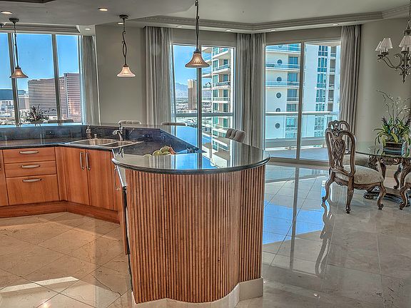 Kitchen- Big LV Strip Views!